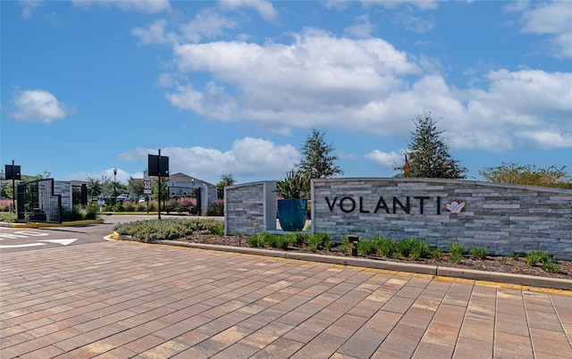 view of community / neighborhood sign