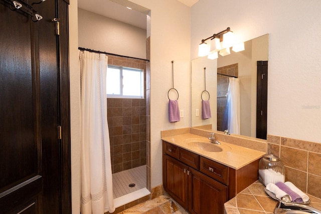 bathroom with curtained shower and vanity