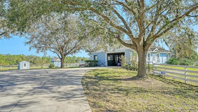 view of front of house featuring a front yard