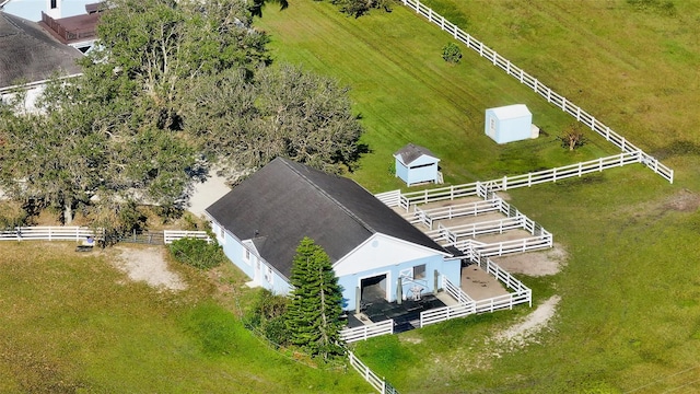 birds eye view of property featuring a rural view