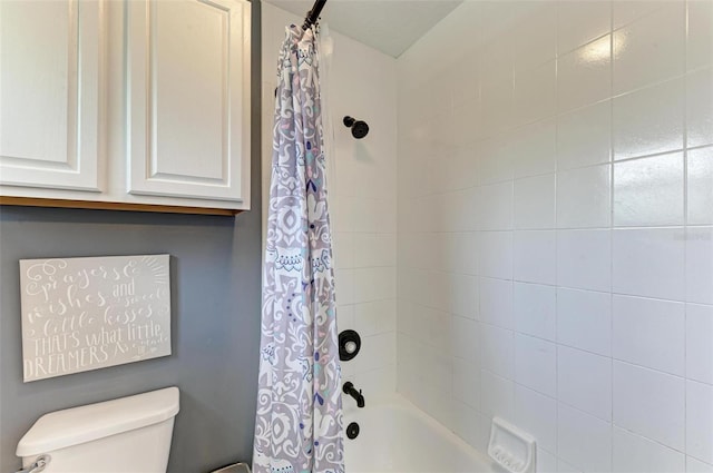 bathroom featuring toilet and shower / bath combo