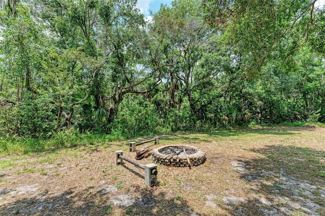 view of yard featuring an outdoor fire pit