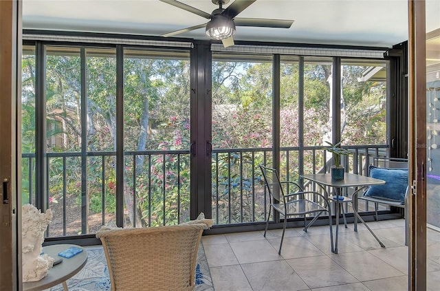 sunroom featuring ceiling fan