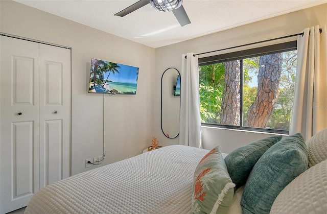 bedroom with a textured ceiling, a closet, and ceiling fan