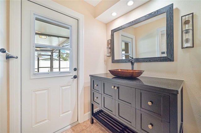 entryway featuring sink and light tile patterned floors