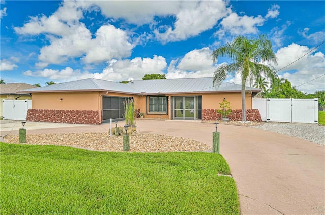 single story home with a front yard