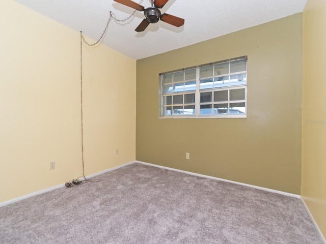 unfurnished room with light carpet and ceiling fan