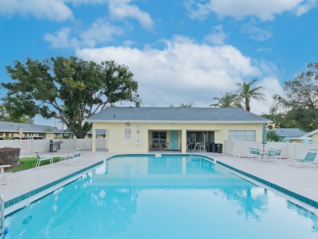 view of swimming pool featuring a patio