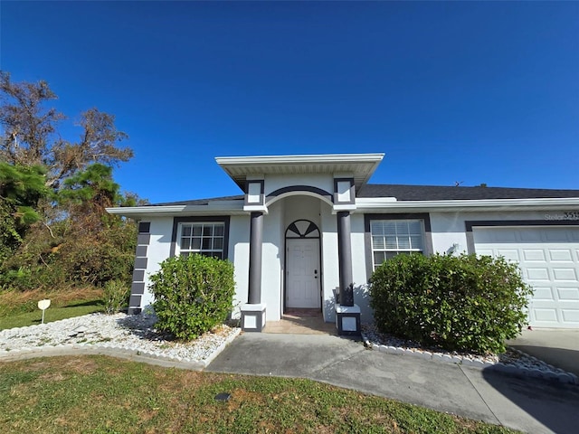 single story home featuring a garage