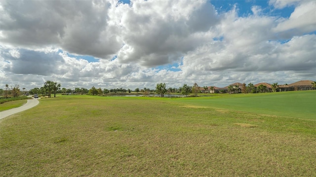 view of property's community featuring a lawn