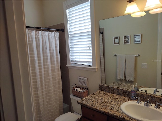 bathroom featuring an inviting chandelier, vanity, a shower with curtain, and toilet