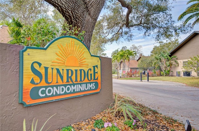 view of community / neighborhood sign