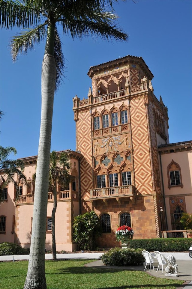 view of building exterior