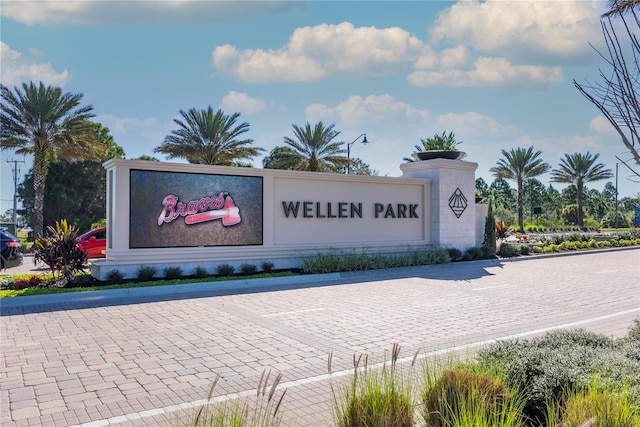 view of community / neighborhood sign