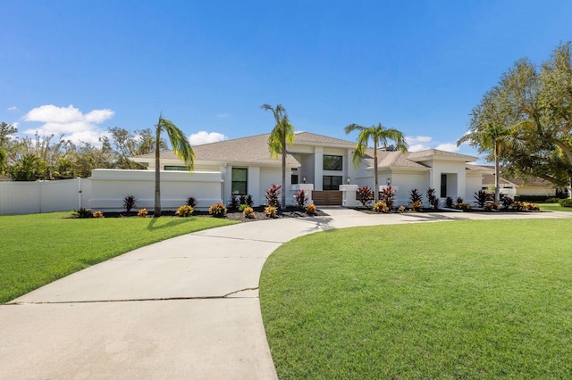 view of front facade with a front yard