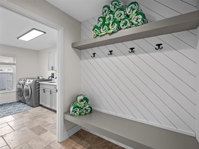 mudroom featuring sink and independent washer and dryer