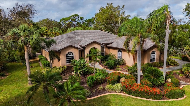 view of front of property with a front yard