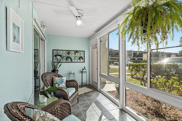 sunroom / solarium featuring ceiling fan