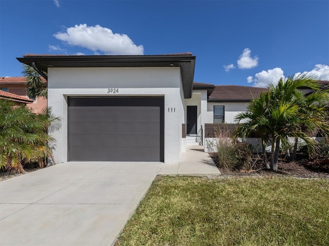 view of front facade featuring a front lawn and a garage