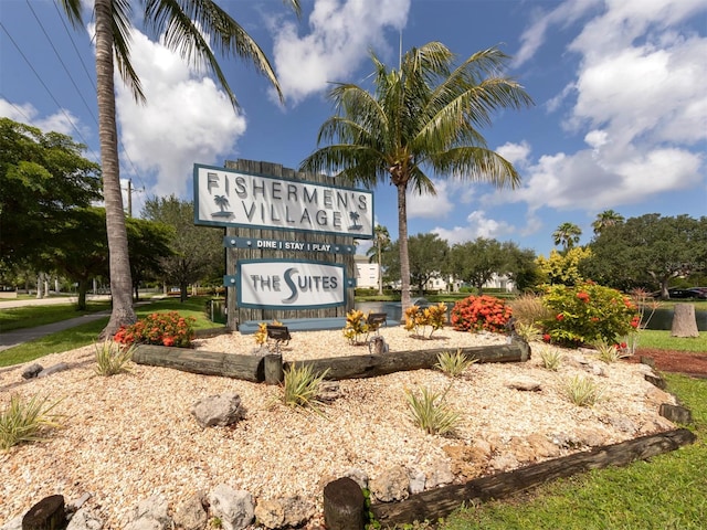 view of community / neighborhood sign