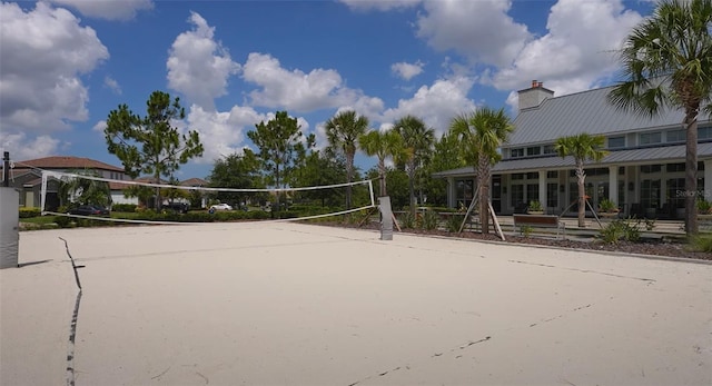 surrounding community with volleyball court