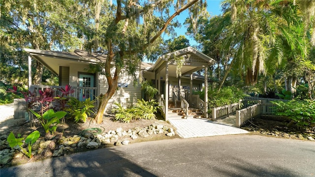 view of front of property featuring a porch