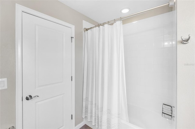 bathroom featuring shower / tub combo with curtain