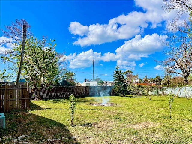 view of yard featuring a water view