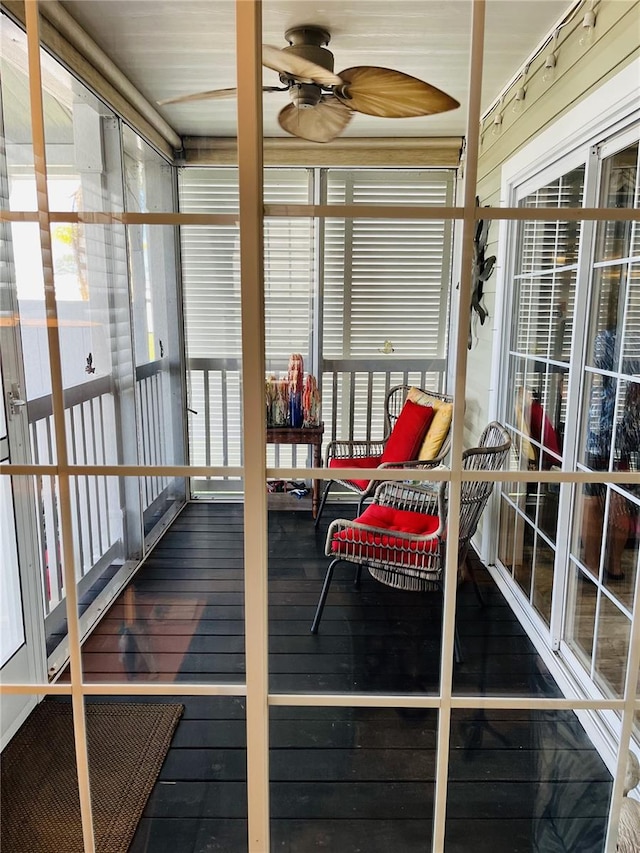 sunroom featuring ceiling fan