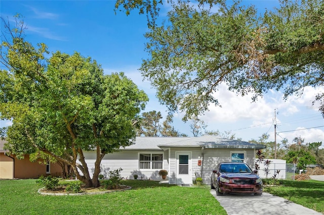 ranch-style house featuring a front lawn