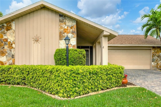 view of front of house featuring a garage