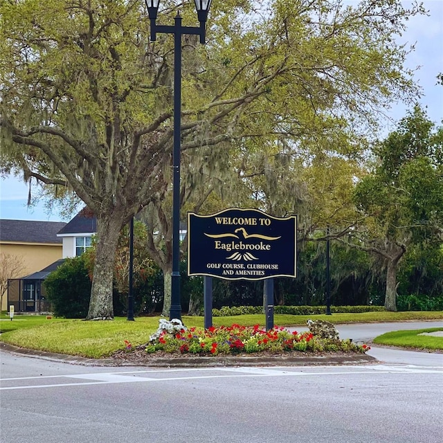 community sign with a lawn