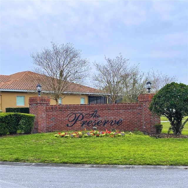 community sign featuring a lawn