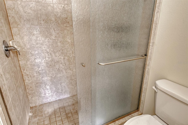 bathroom with an enclosed shower and toilet