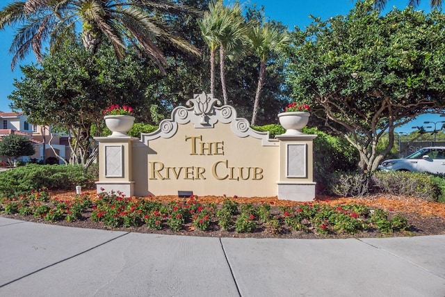 view of community / neighborhood sign