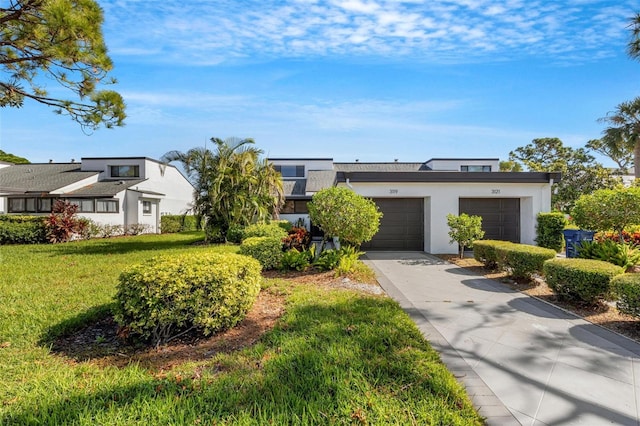 3119 Heatherwood Ln, Sarasota, FL 34235 - view of front of house featuring a front yard, stucco siding, driveway, and a garage