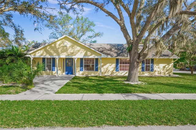 single story home featuring a front lawn