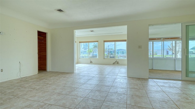 unfurnished room featuring light tile patterned floors