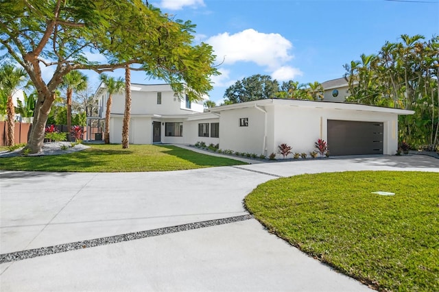 view of front facade featuring a front lawn and a garage