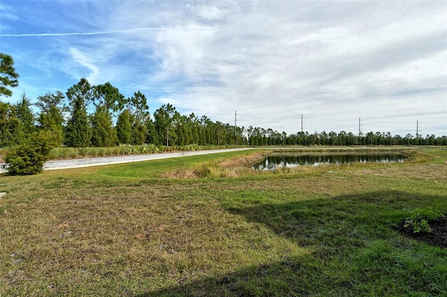 view of yard featuring a water view