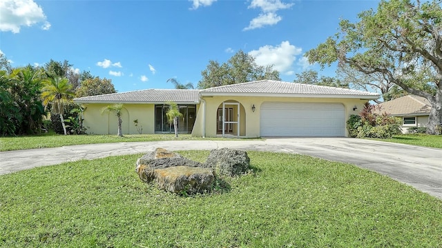 134 Da Vinci Dr, Nokomis, FL 34275 - ranch-style home with driveway, stucco siding, a garage, a front yard, and a tile roof