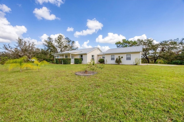 view of front of home featuring a front yard