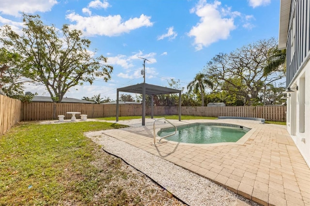 view of swimming pool with a patio and a lawn