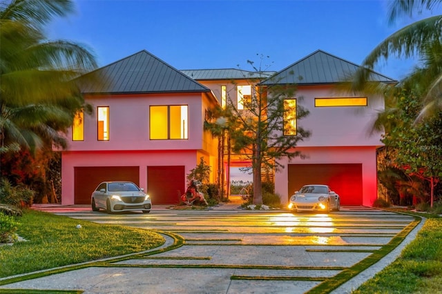 view of front facade featuring a garage