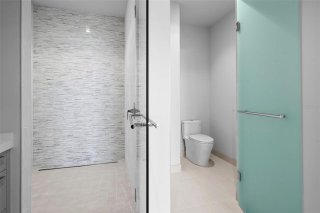 1591 Gulf Of Mexico Dr Unit 311, Longboat Key, FL 34228 - full bath with toilet, tile patterned floors, and vanity