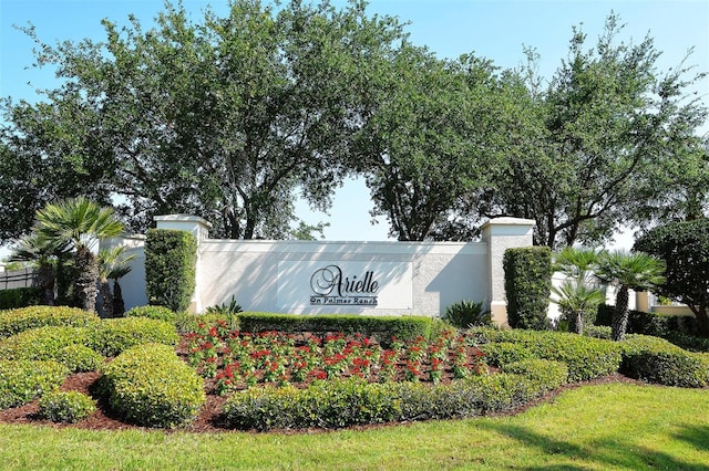 view of community / neighborhood sign