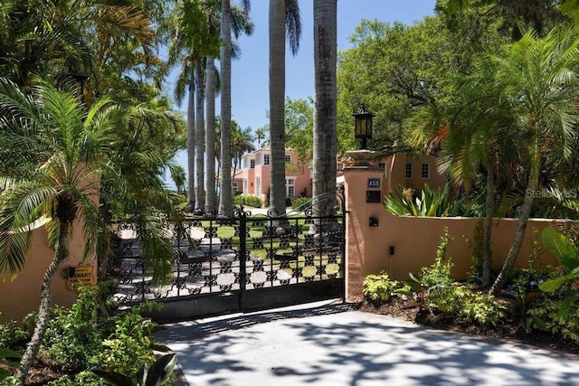 4511 Bay Shore Rd, Sarasota, FL 34234 - view of gate