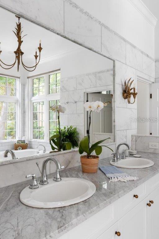4511 Bay Shore Rd, Sarasota, FL 34234 - bathroom featuring double vanity