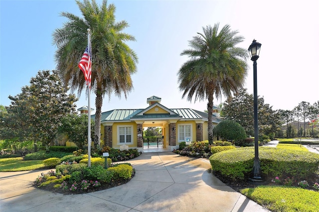 view of front of property