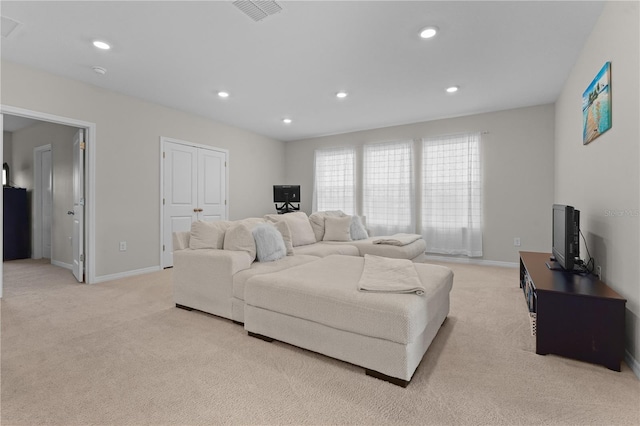 living area featuring light carpet, baseboards, visible vents, and recessed lighting